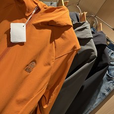 BC-Brunello Cucineli 2025秋冬新款男士夹克外套,众多明星都爱穿的时尚百搭单品!胸 BC-Brunello Cucineli 2025秋冬新款男士夹克外套,众多明星都爱穿的时尚百搭单品!胸