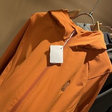 BC-Brunello Cucineli 2025秋冬新款男士夹克外套,众多明星都爱穿的时尚百搭单品!胸 BC-Brunello Cucineli 2025秋冬新款男士夹克外套,众多明星都爱穿的时尚百搭单品!胸