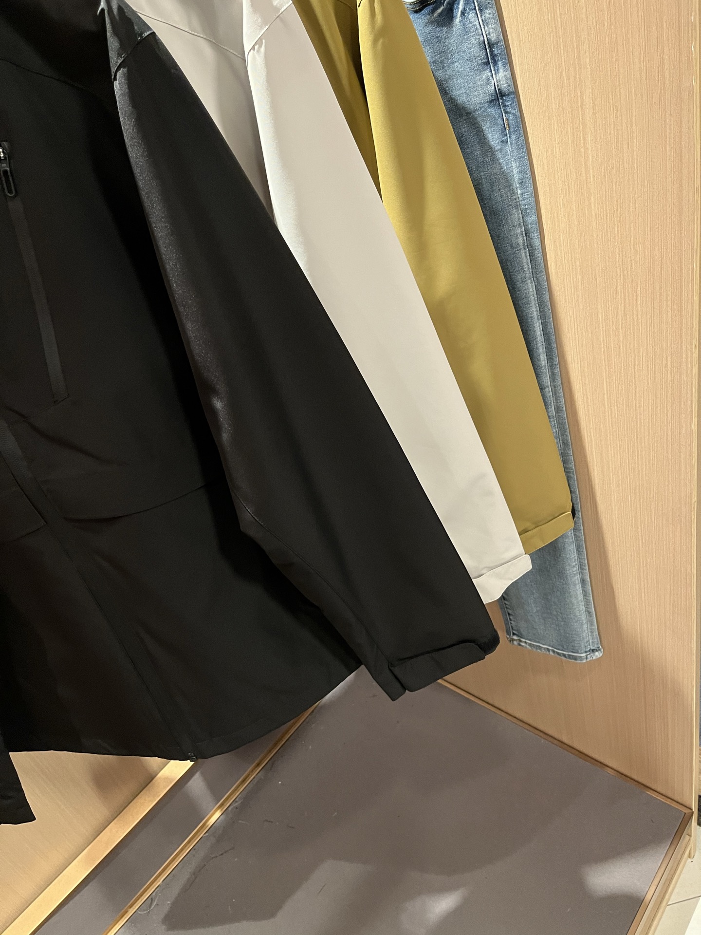 迪桑特DESCENTE 2025秋冬新款男女同款👫夹克外套，自1935年荣耀至今的专业运动品牌。80余年