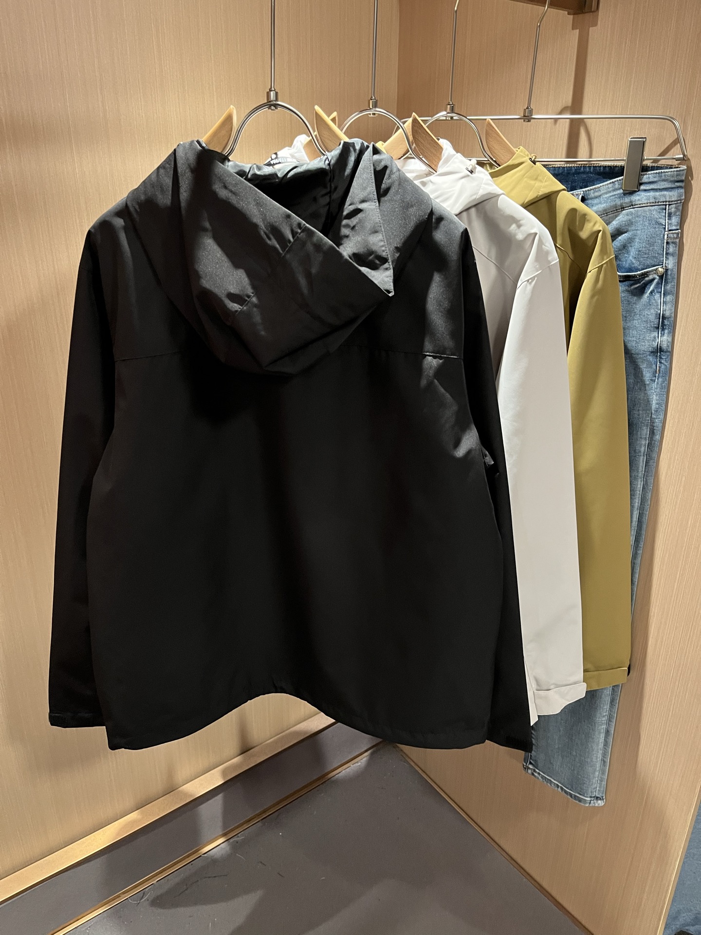 迪桑特DESCENTE 2025秋冬新款男女同款👫夹克外套，自1935年荣耀至今的专业运动品牌。80余年