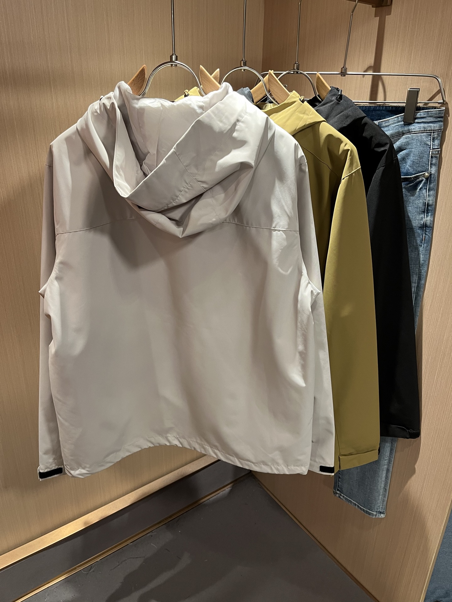 迪桑特DESCENTE 2025秋冬新款男女同款👫夹克外套，自1935年荣耀至今的专业运动品牌。80余年