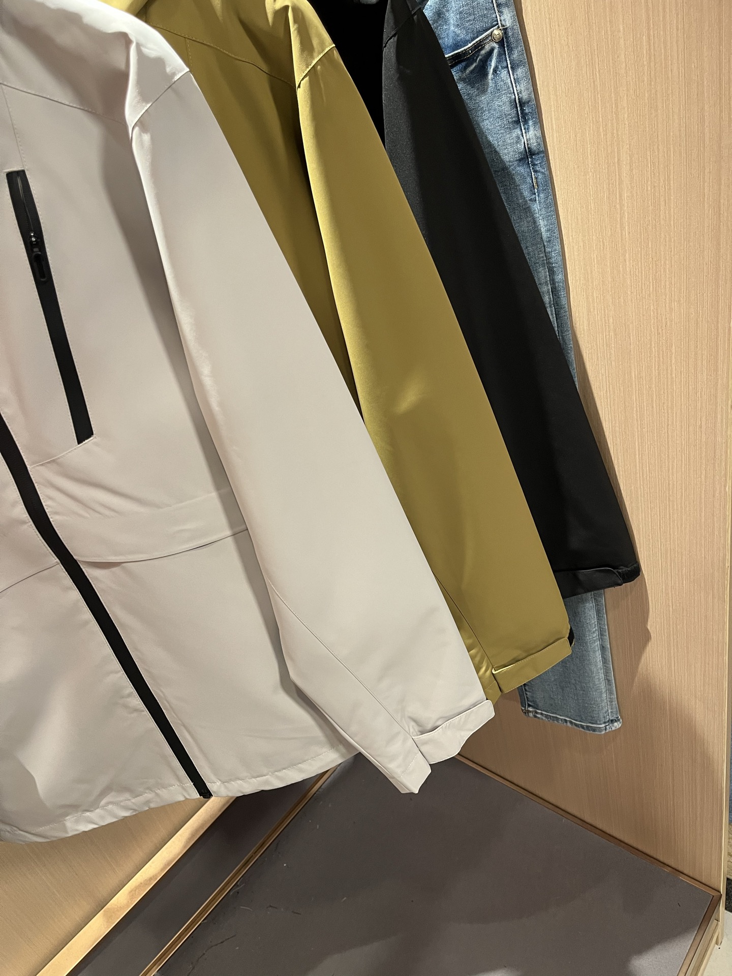 迪桑特DESCENTE 2025秋冬新款男女同款👫夹克外套，自1935年荣耀至今的专业运动品牌。80余年