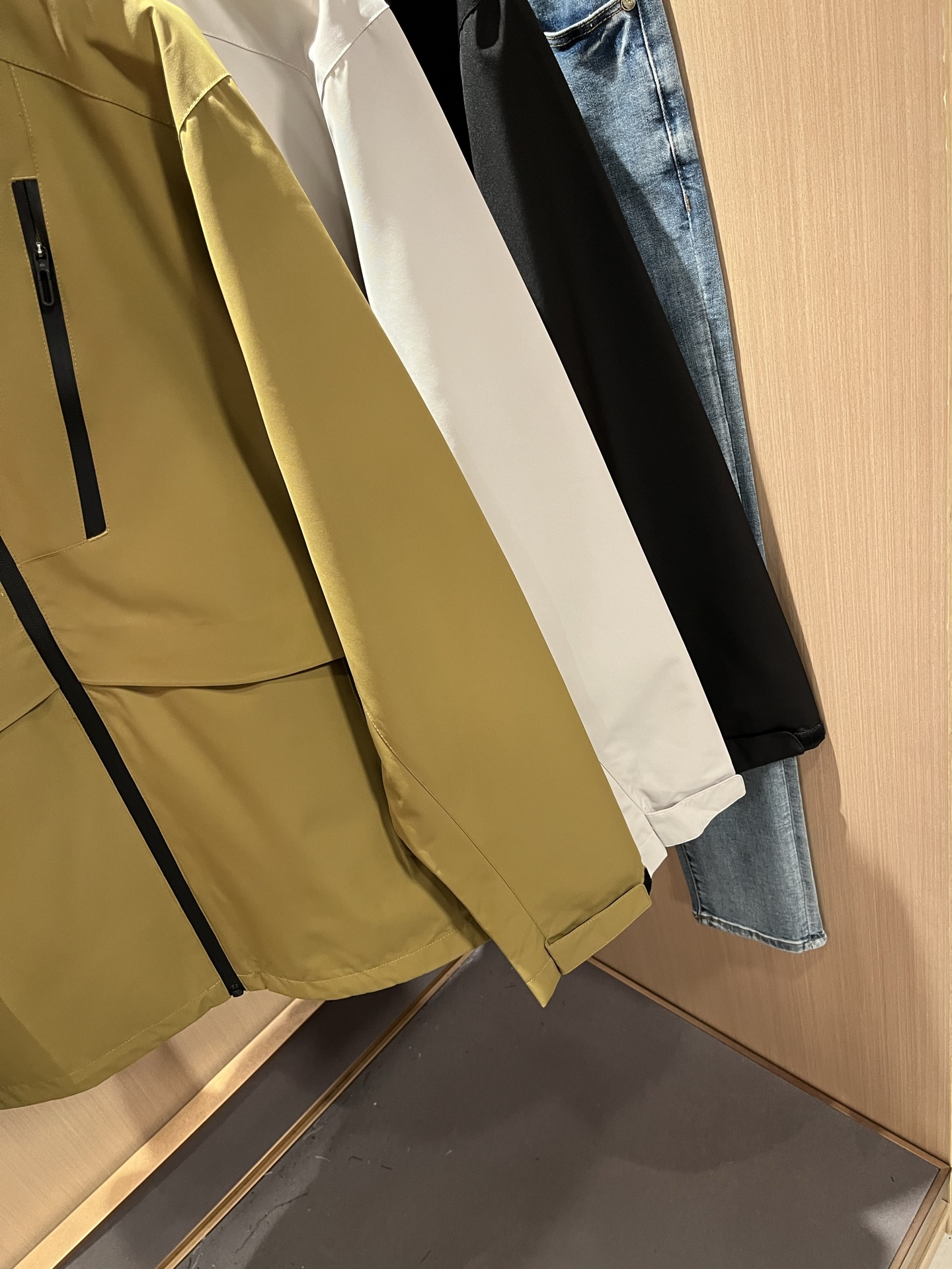 迪桑特DESCENTE 2025秋冬新款男女同款👫夹克外套，自1935年荣耀至今的专业运动品牌。80余年