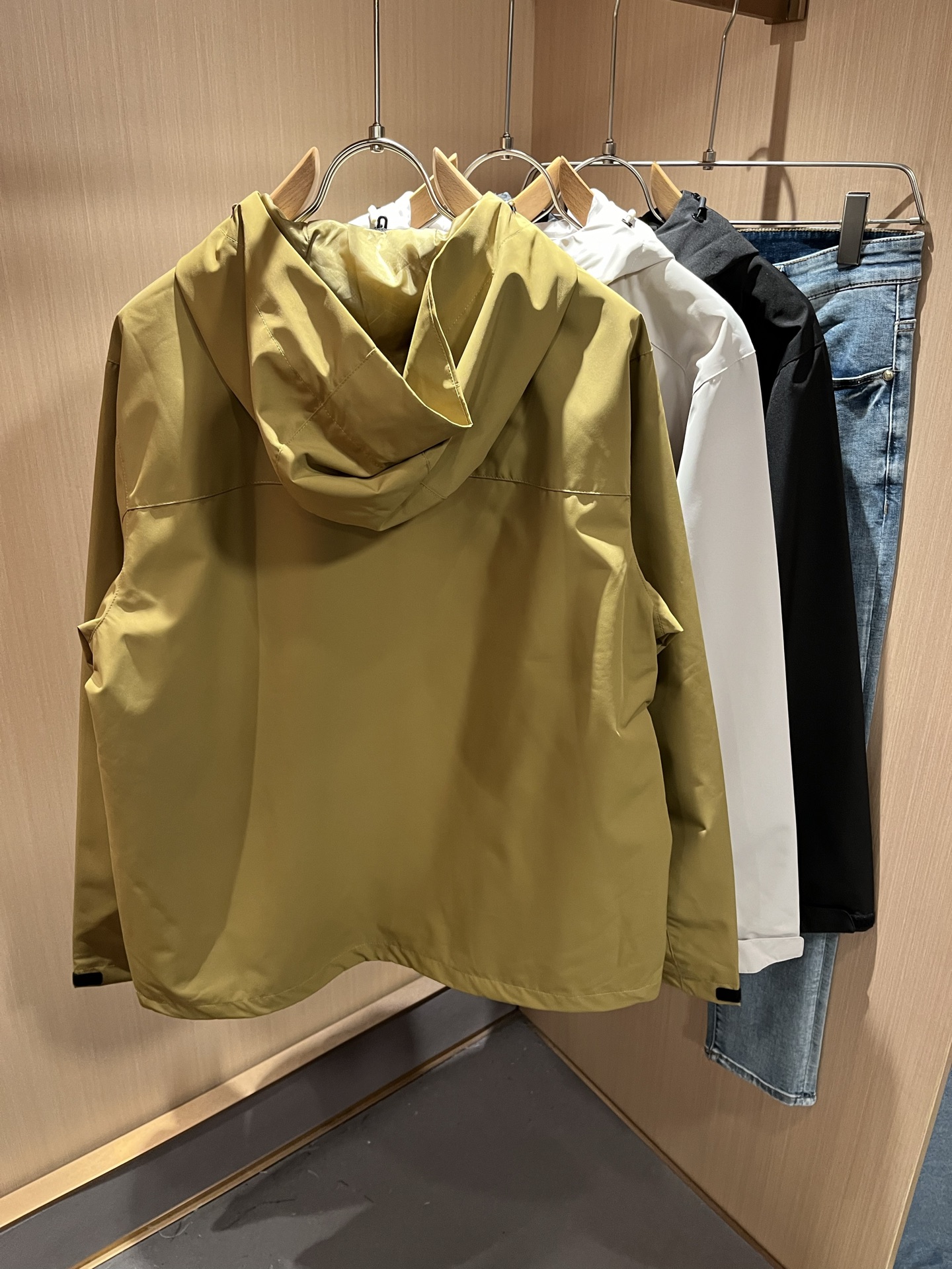 迪桑特DESCENTE 2025秋冬新款男女同款👫夹克外套，自1935年荣耀至今的专业运动品牌。80余年