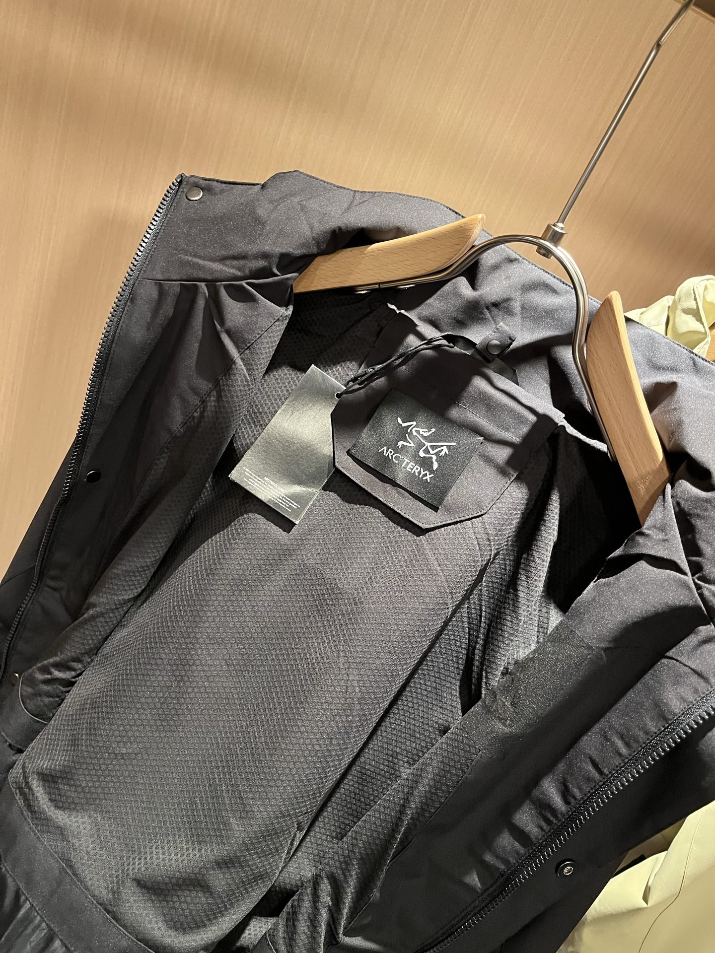 ARCTER*X始*祖鸟 2025秋冬新款男女同款👫夹克外套，户外品牌可能大家第一想到的就是加拿大鹅、始