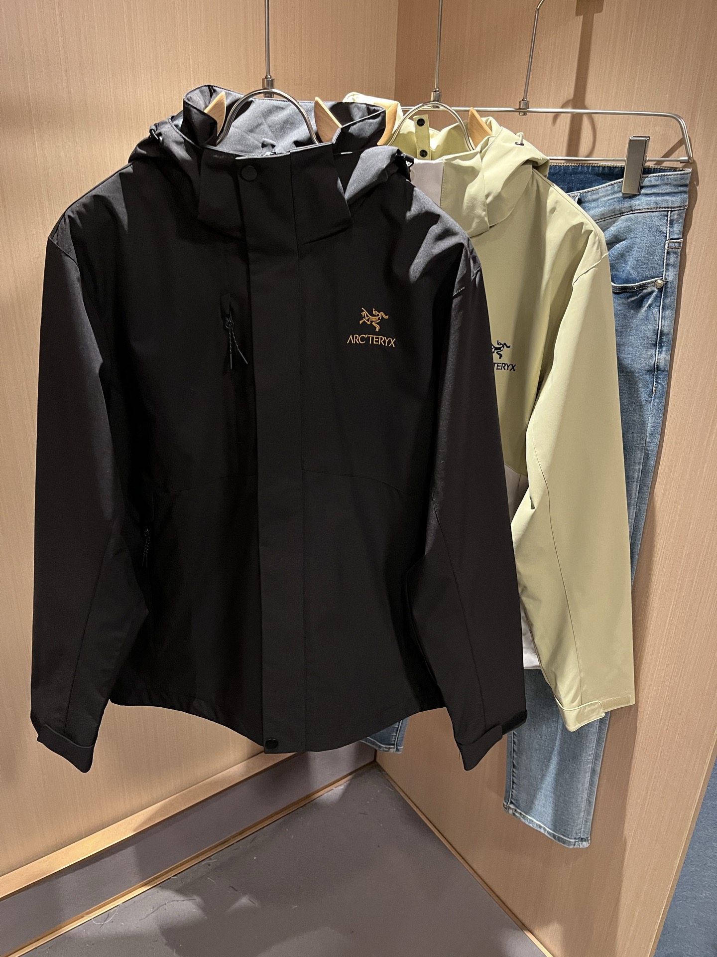 ARCTER*X始*祖鸟 2025秋冬新款男女同款👫夹克外套，户外品牌可能大家第一想到的就是加拿大鹅、始