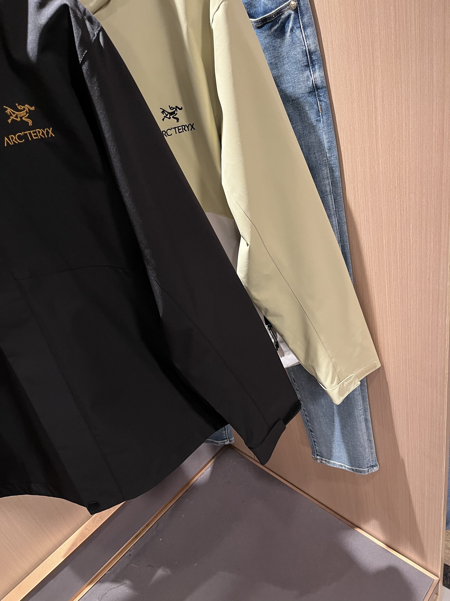 ARCTER*X始*祖鸟 2025秋冬新款男女同款👫夹克外套，户外品牌可能大家第一想到的就是加拿大鹅、始