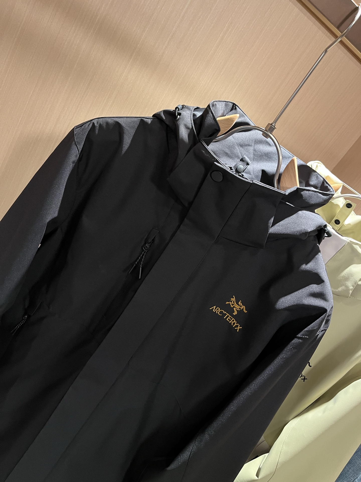 ARCTER*X始*祖鸟 2025秋冬新款男女同款👫夹克外套，户外品牌可能大家第一想到的就是加拿大鹅、始