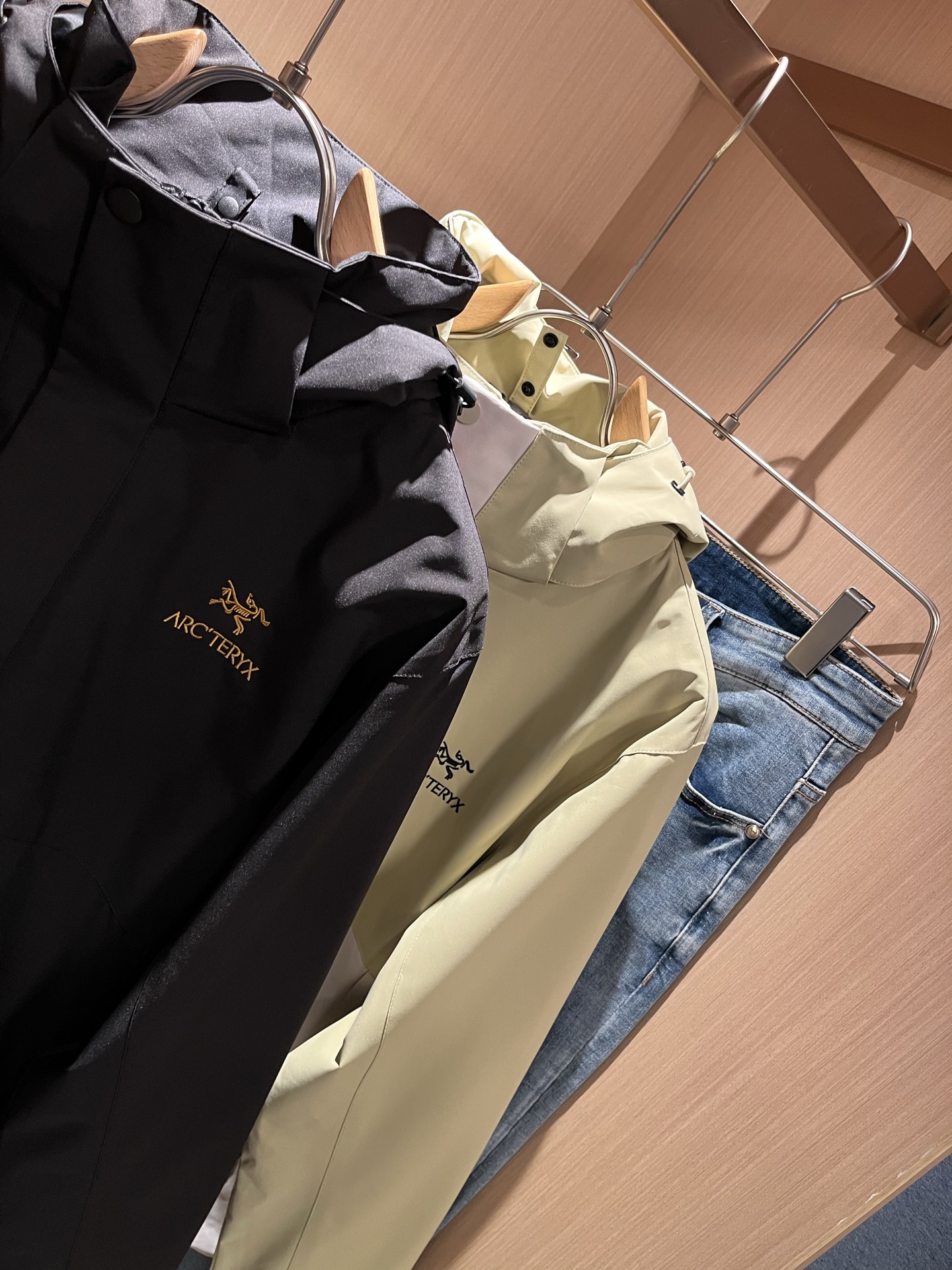 ARCTER*X始*祖鸟 2025秋冬新款男女同款👫夹克外套，户外品牌可能大家第一想到的就是加拿大鹅、始