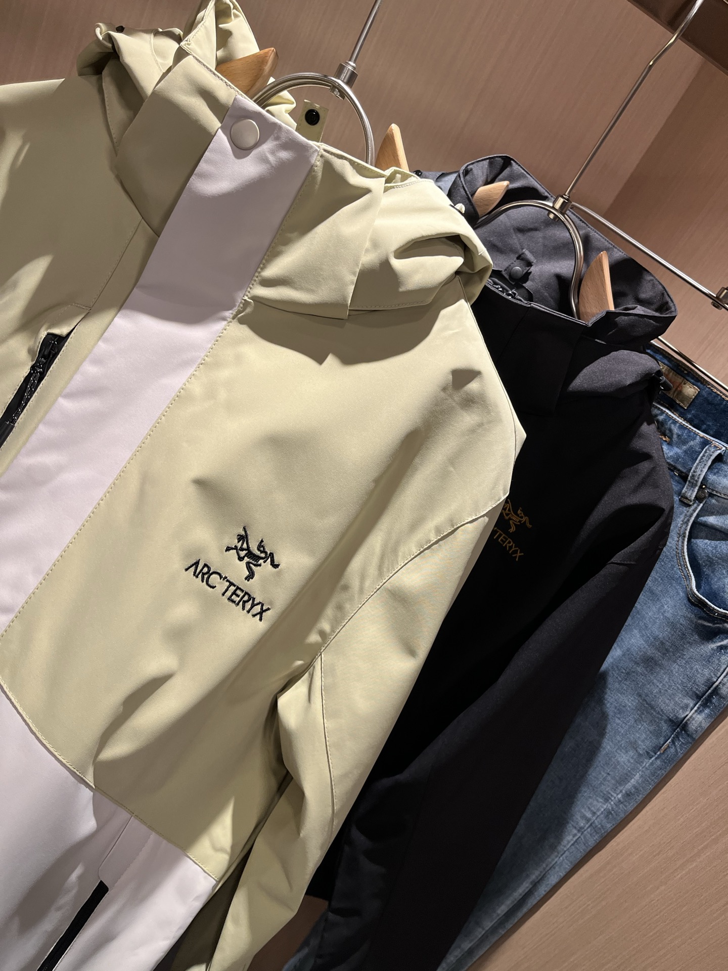 ARCTER*X始*祖鸟 2025秋冬新款男女同款👫夹克外套，户外品牌可能大家第一想到的就是加拿大鹅、始