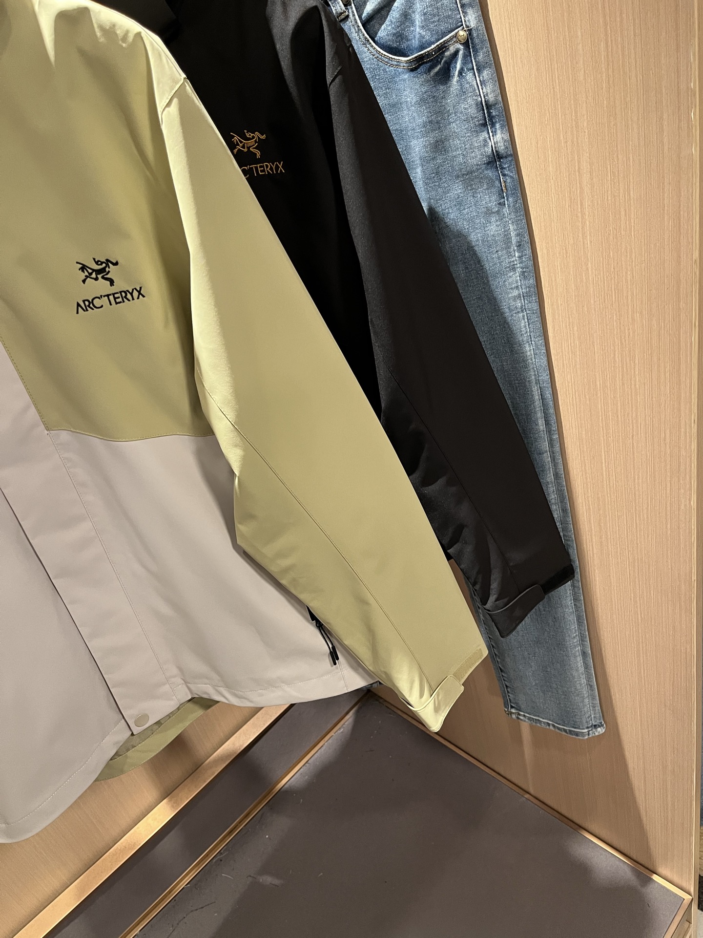 ARCTER*X始*祖鸟 2025秋冬新款男女同款👫夹克外套，户外品牌可能大家第一想到的就是加拿大鹅、始