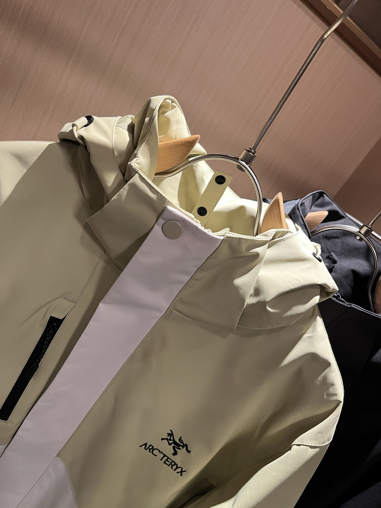 ARCTER*X始*祖鸟 2025秋冬新款男女同款👫夹克外套，户外品牌可能大家第一想到的就是加拿大鹅、始