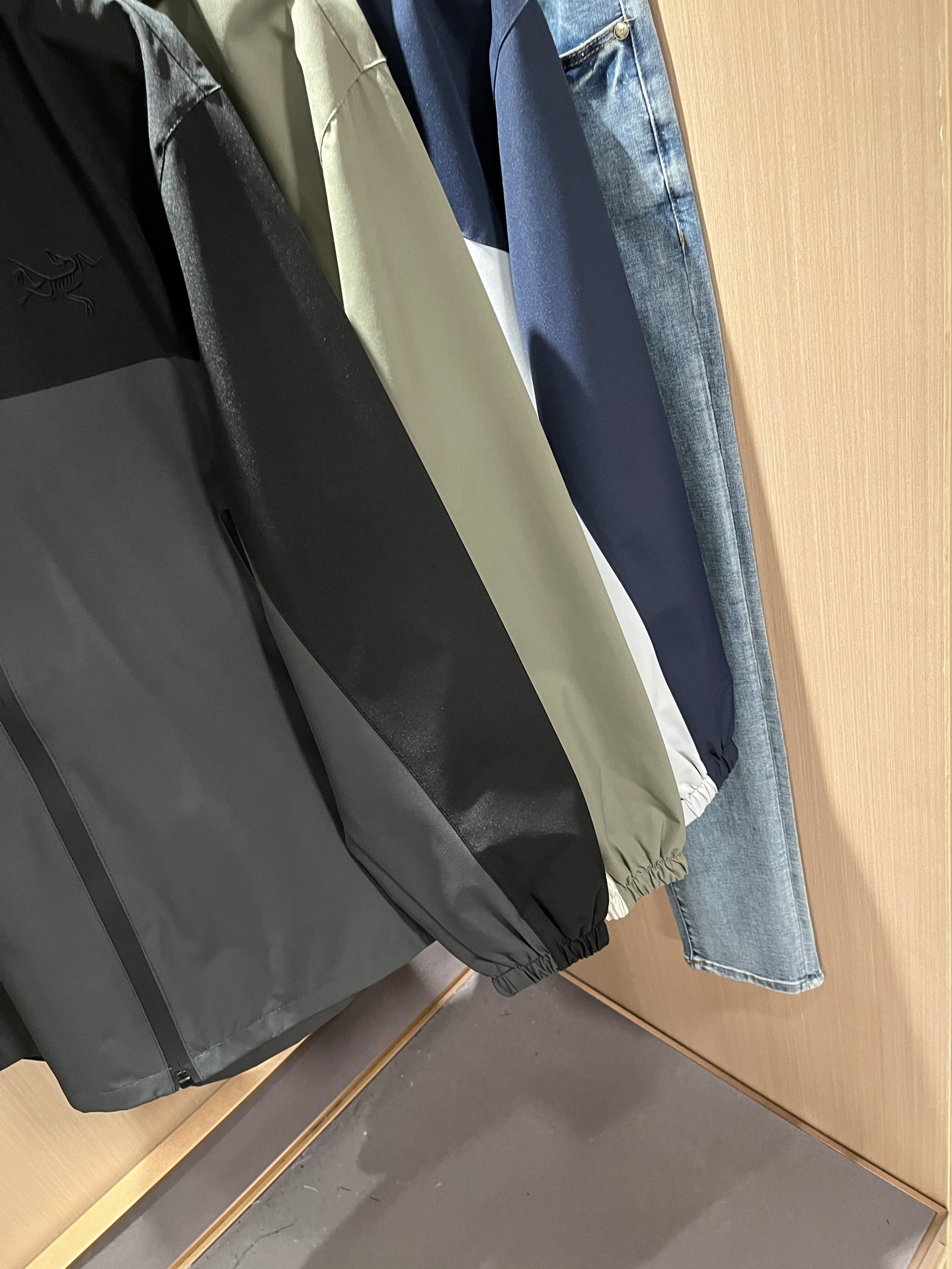 ARCTER*X始*祖鸟 2025秋冬新款男女同款👫夹克外套，户外品牌可能大家第一想到的就是加拿大鹅、始