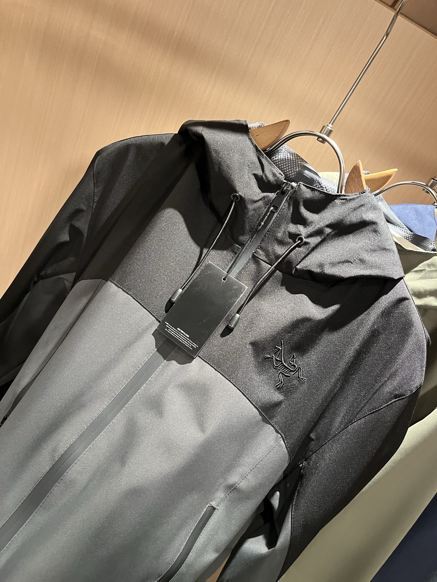 ARCTER*X始*祖鸟 2025秋冬新款男女同款👫夹克外套，户外品牌可能大家第一想到的就是加拿大鹅、始