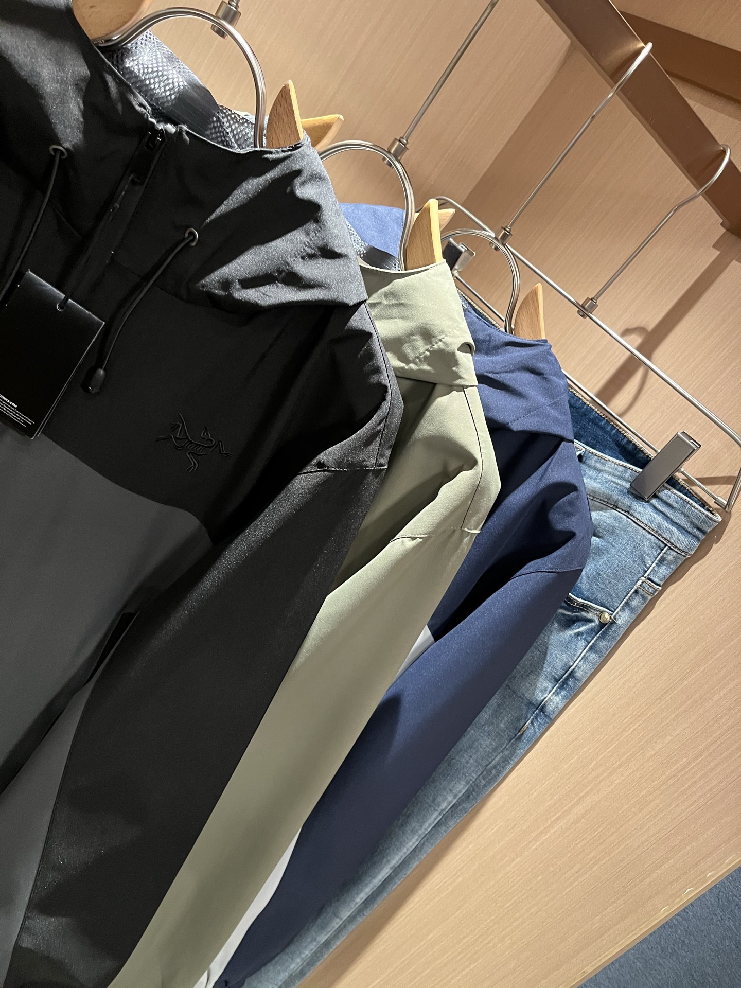 ARCTER*X始*祖鸟 2025秋冬新款男女同款👫夹克外套，户外品牌可能大家第一想到的就是加拿大鹅、始