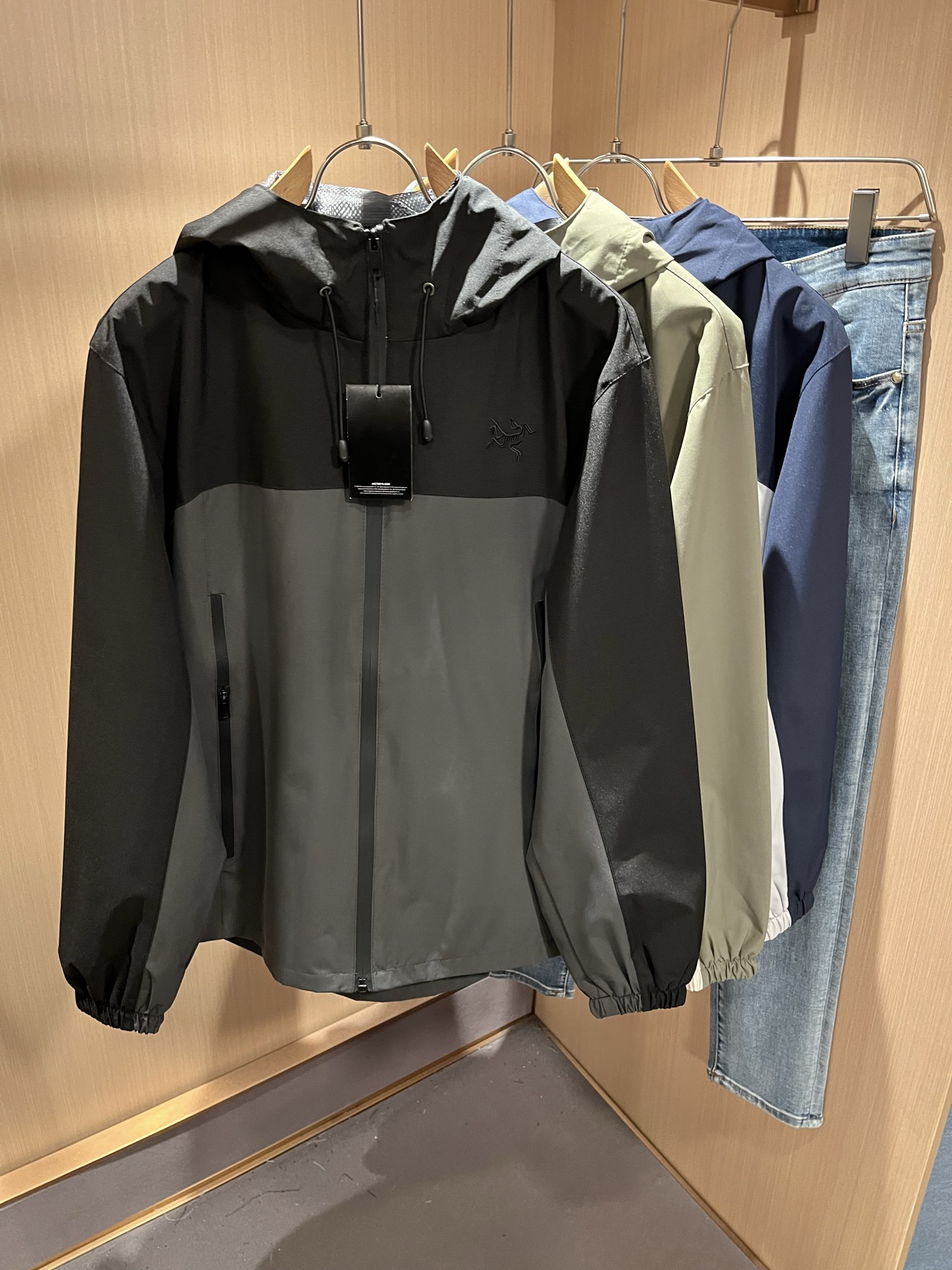 ARCTER*X始*祖鸟 2025秋冬新款男女同款👫夹克外套，户外品牌可能大家第一想到的就是加拿大鹅、始