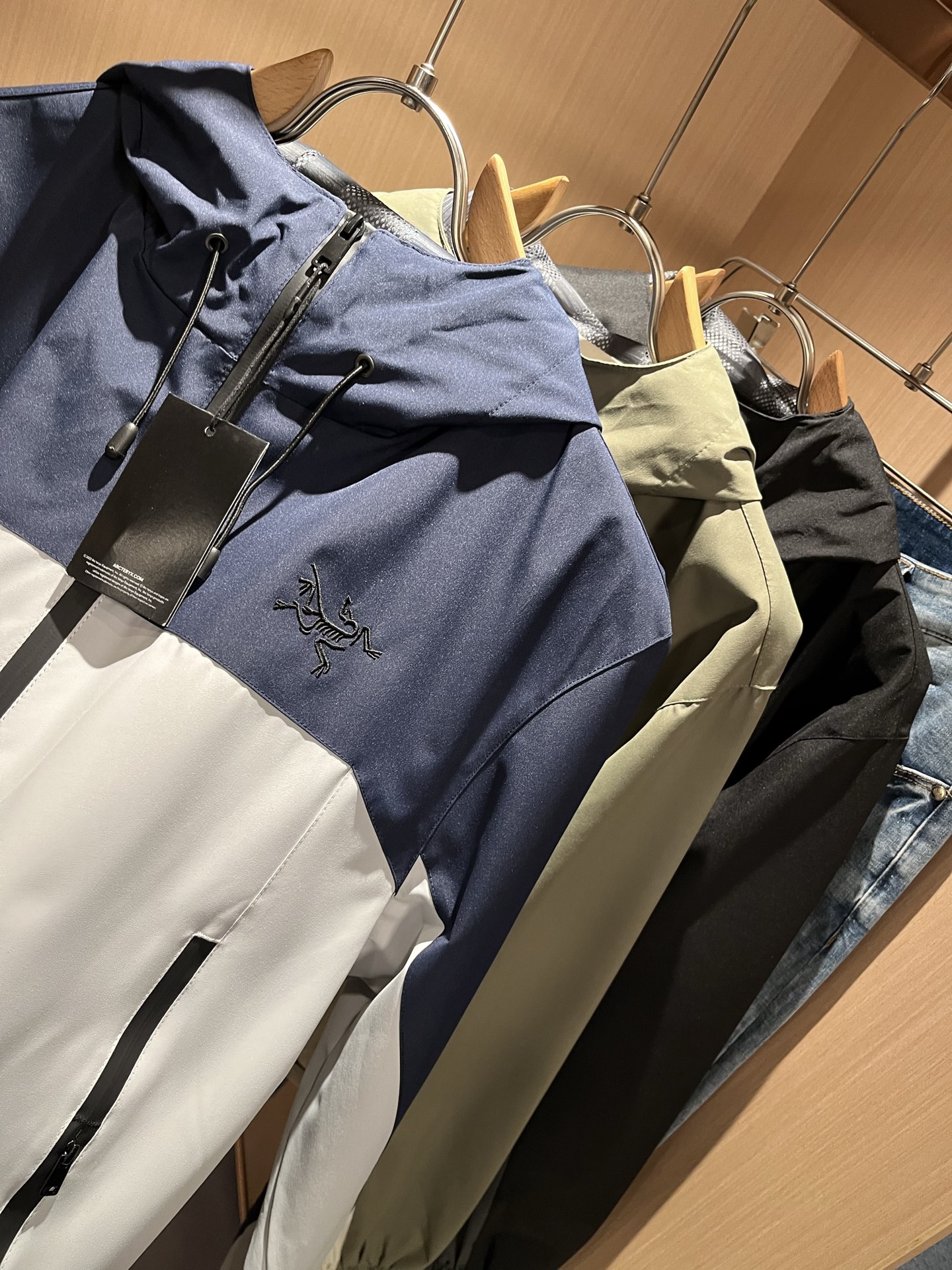 ARCTER*X始*祖鸟 2025秋冬新款男女同款👫夹克外套，户外品牌可能大家第一想到的就是加拿大鹅、始