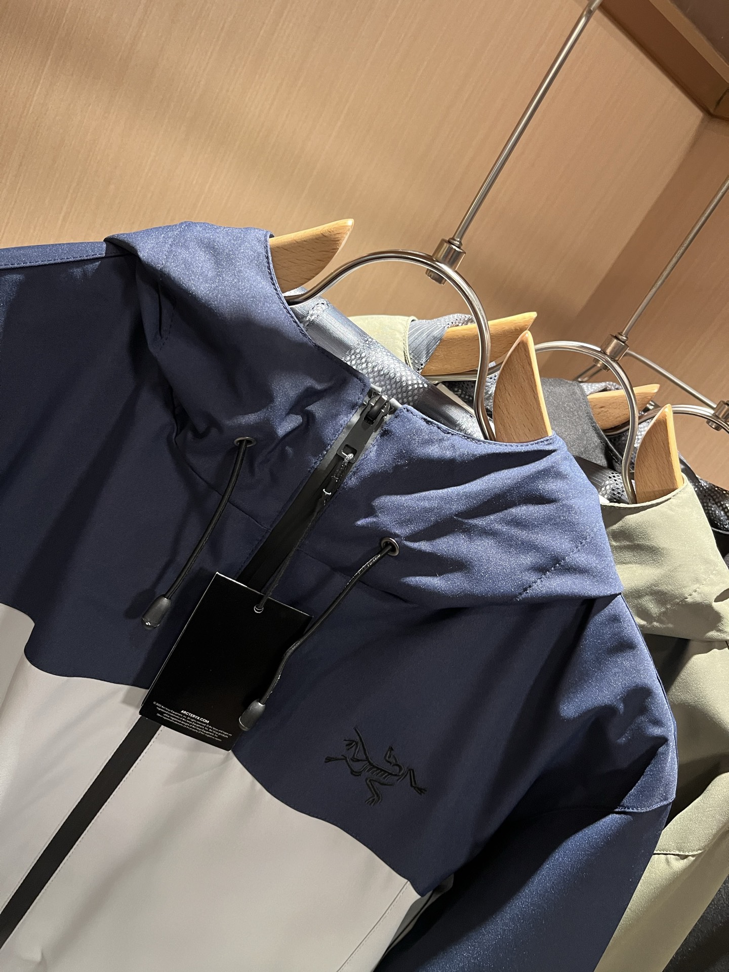 ARCTER*X始*祖鸟 2025秋冬新款男女同款👫夹克外套，户外品牌可能大家第一想到的就是加拿大鹅、始