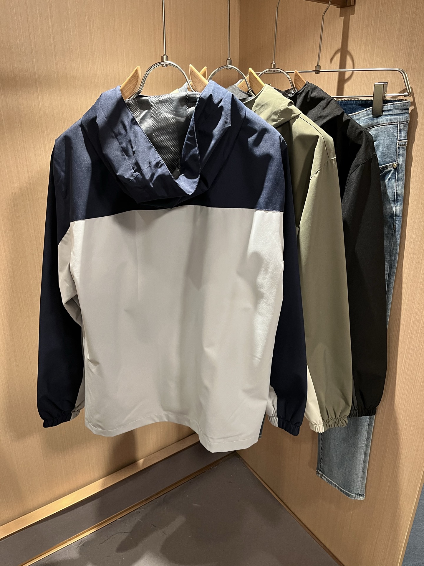 ARCTER*X始*祖鸟 2025秋冬新款男女同款👫夹克外套，户外品牌可能大家第一想到的就是加拿大鹅、始