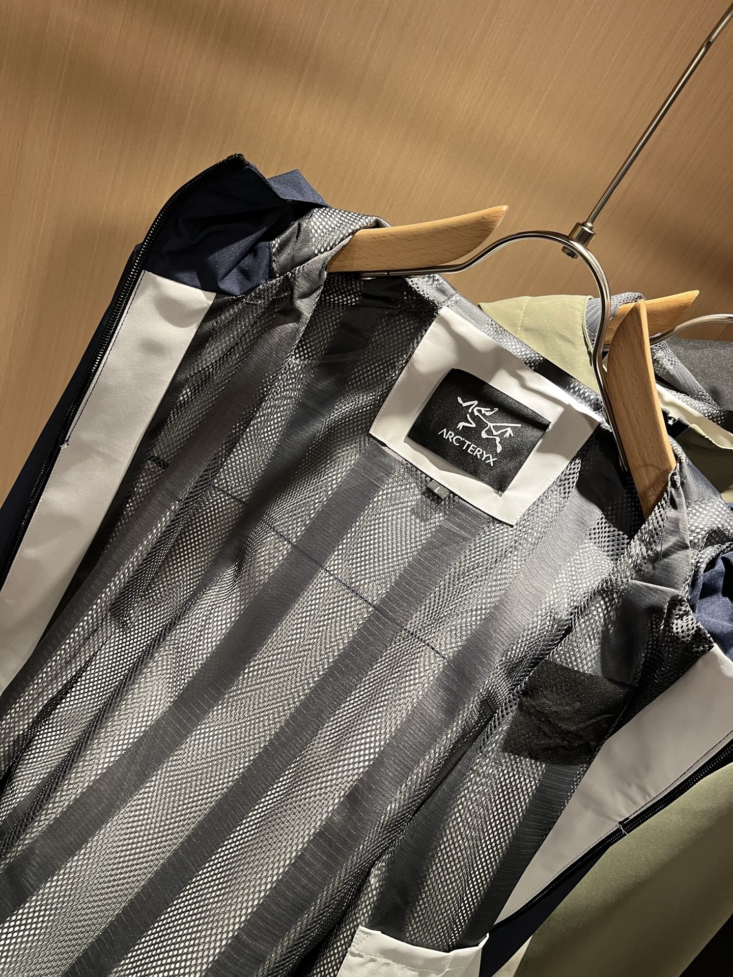 ARCTER*X始*祖鸟 2025秋冬新款男女同款👫夹克外套，户外品牌可能大家第一想到的就是加拿大鹅、始