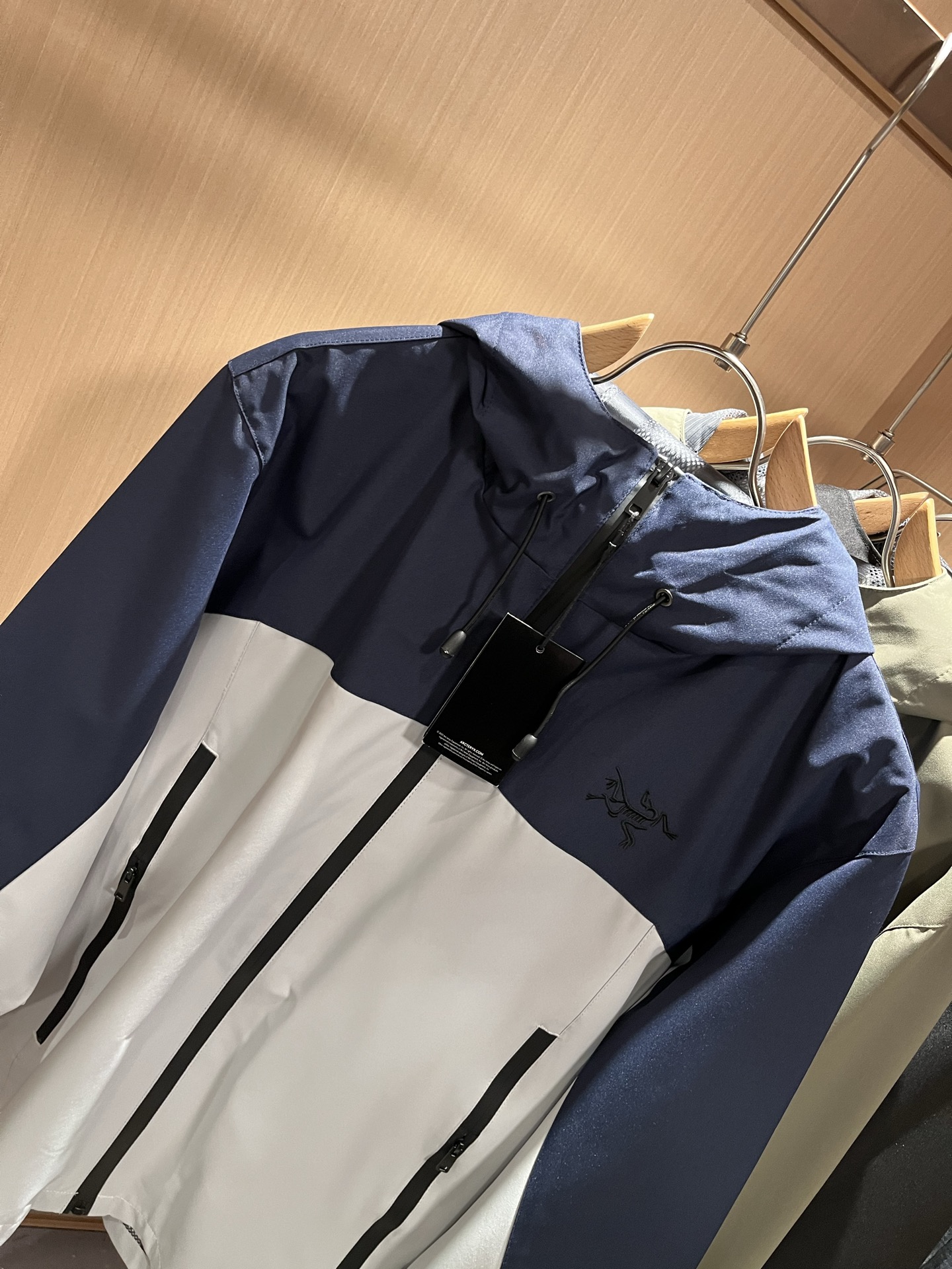 ARCTER*X始*祖鸟 2025秋冬新款男女同款👫夹克外套，户外品牌可能大家第一想到的就是加拿大鹅、始