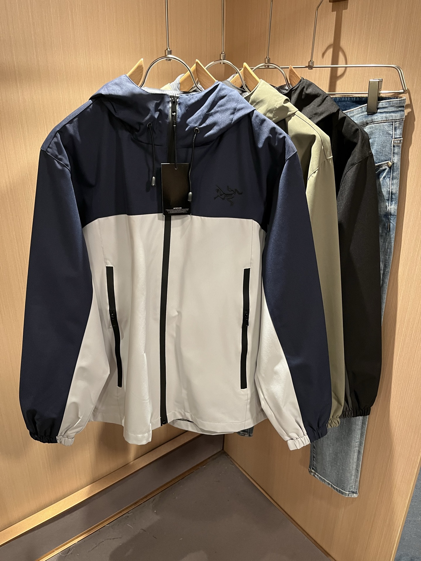 ARCTER*X始*祖鸟 2025秋冬新款男女同款👫夹克外套，户外品牌可能大家第一想到的就是加拿大鹅、始