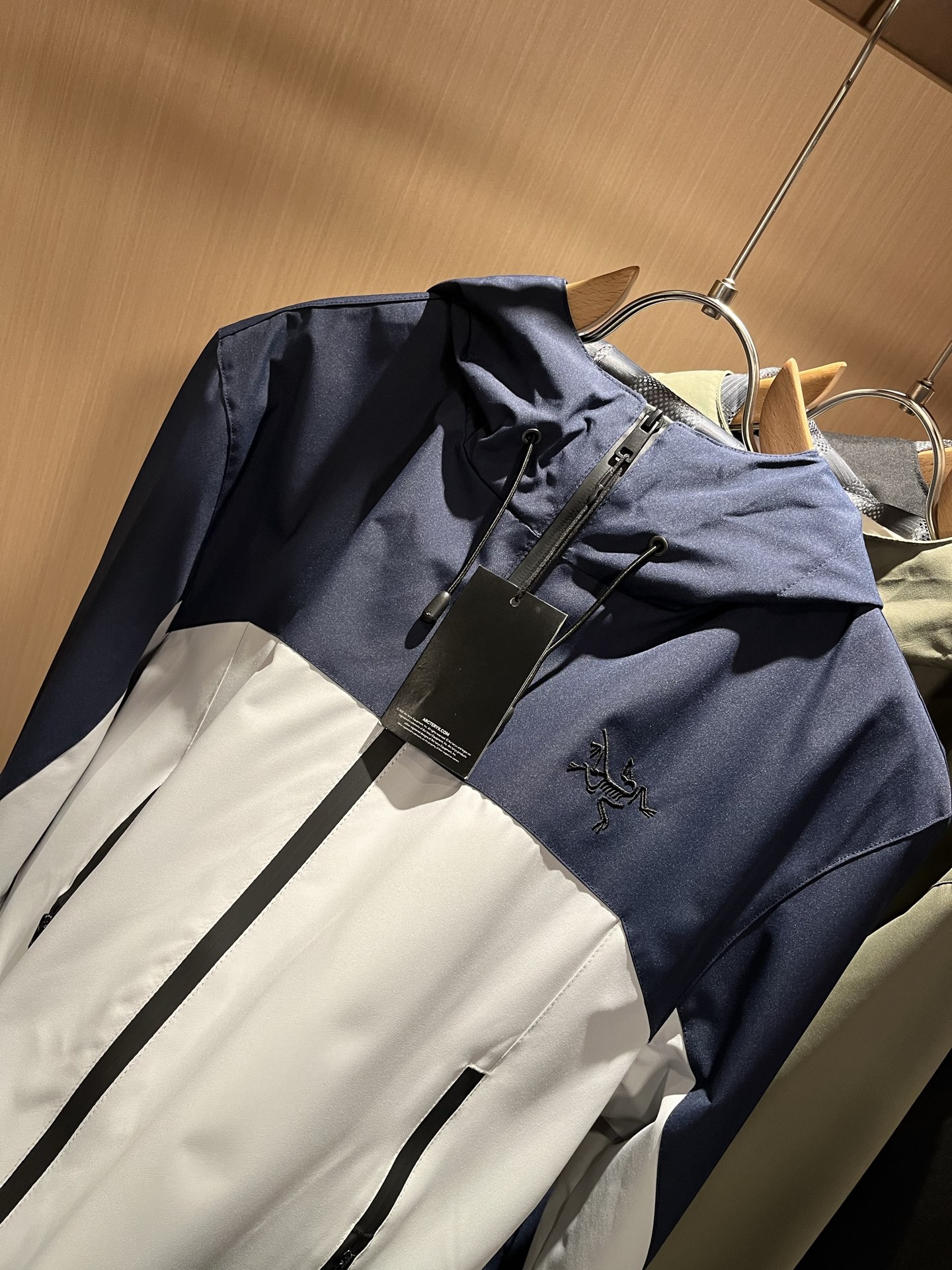 ARCTER*X始*祖鸟 2025秋冬新款男女同款👫夹克外套，户外品牌可能大家第一想到的就是加拿大鹅、始