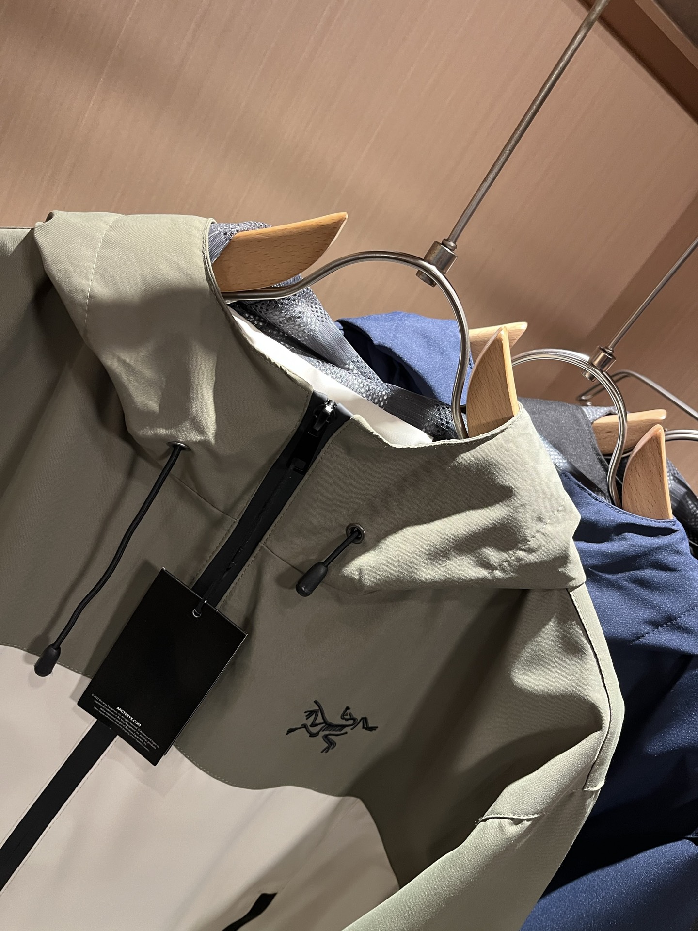 ARCTER*X始*祖鸟 2025秋冬新款男女同款👫夹克外套，户外品牌可能大家第一想到的就是加拿大鹅、始