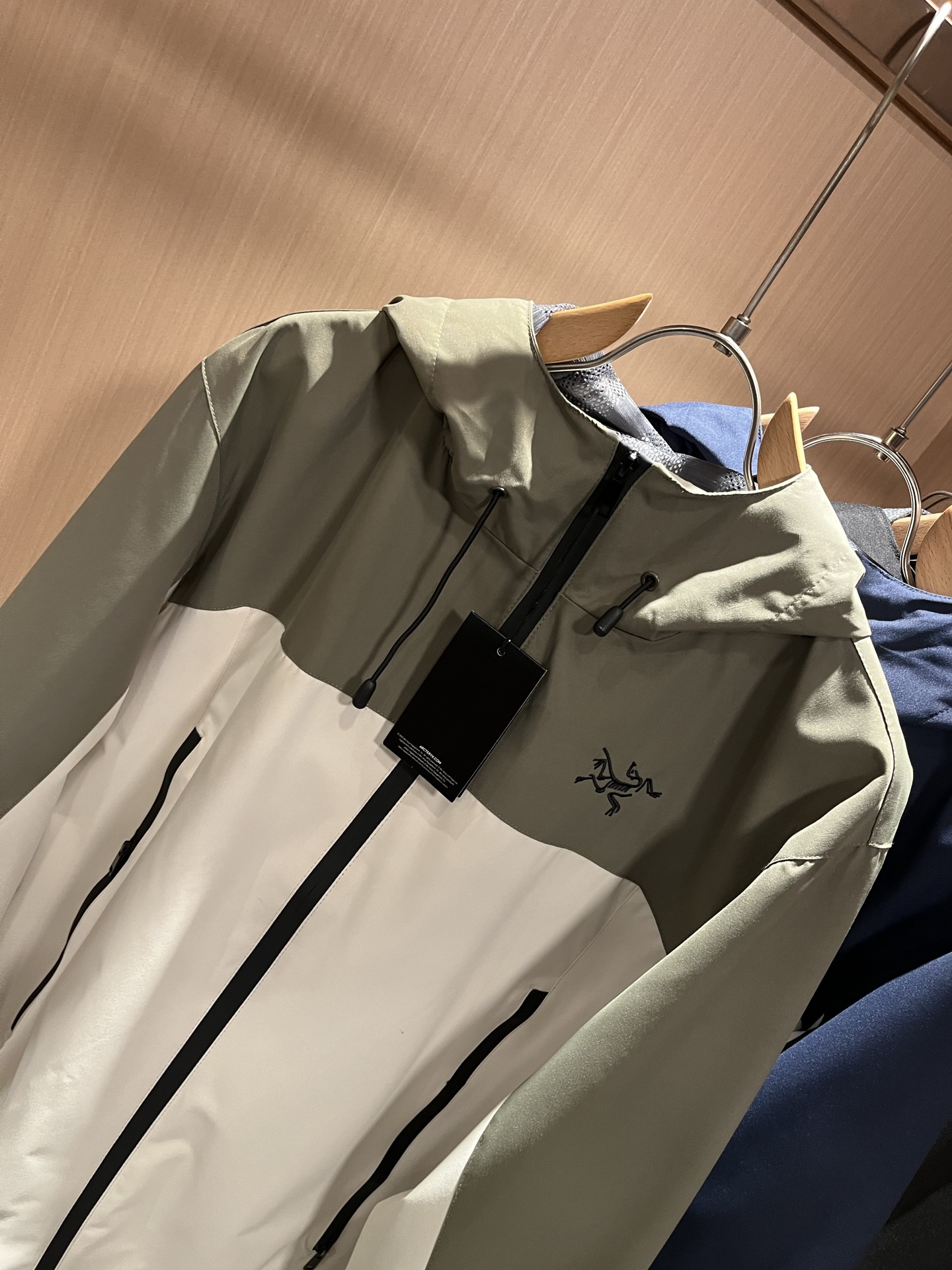 ARCTER*X始*祖鸟 2025秋冬新款男女同款👫夹克外套，户外品牌可能大家第一想到的就是加拿大鹅、始