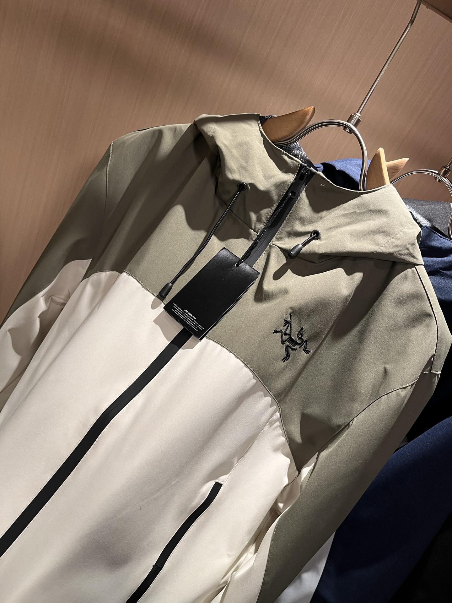 ARCTER*X始*祖鸟 2025秋冬新款男女同款👫夹克外套，户外品牌可能大家第一想到的就是加拿大鹅、始