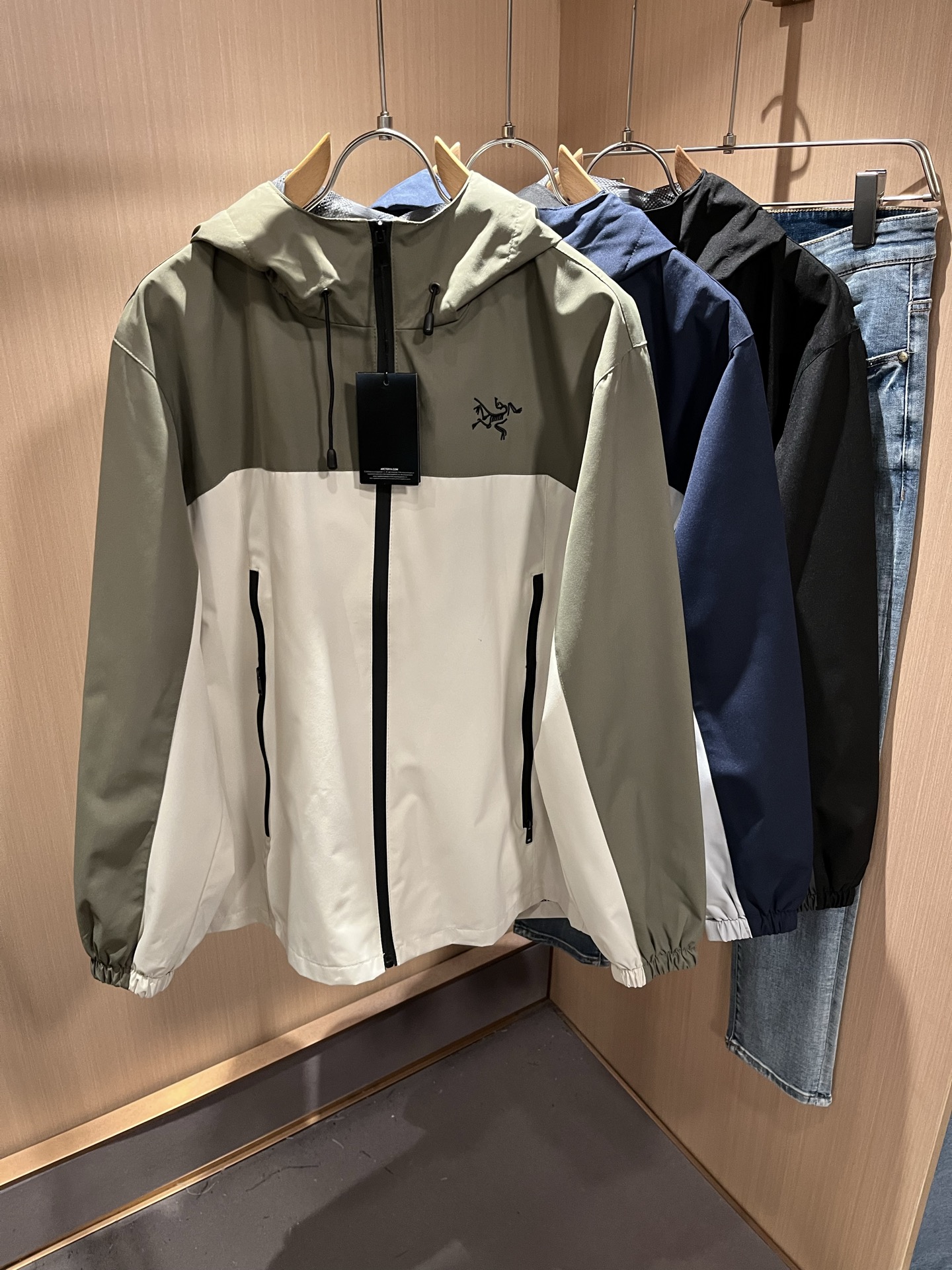 ARCTER*X始*祖鸟 2025秋冬新款男女同款👫夹克外套，户外品牌可能大家第一想到的就是加拿大鹅、始