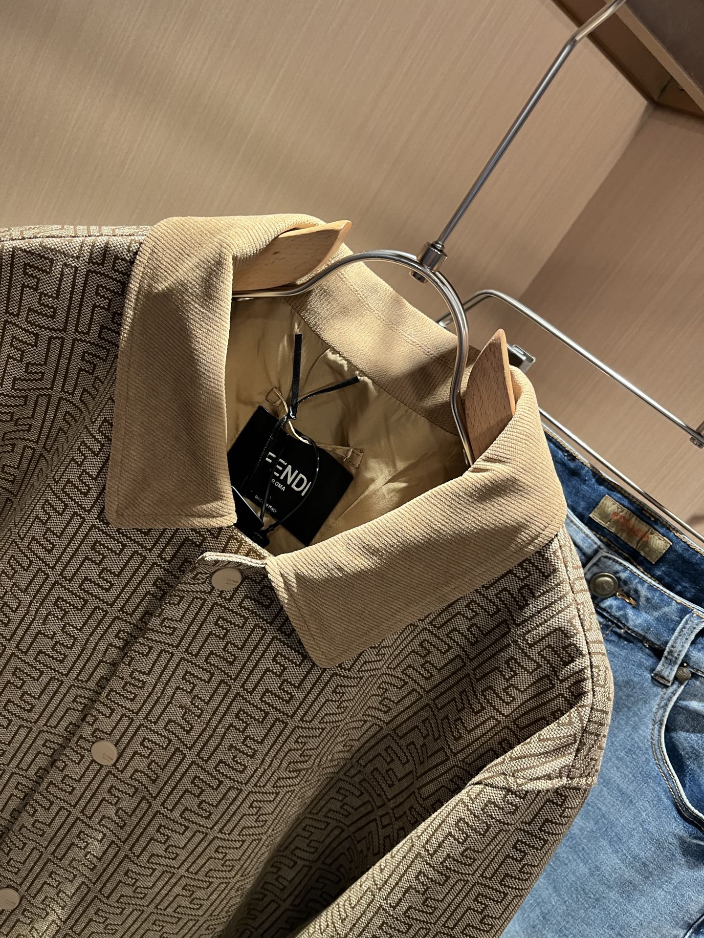 FEN*I 芬*迪 2025秋冬新款夹克外套，意大利原厂订单，FD家族人气单品，代表性十足，规格感十足的