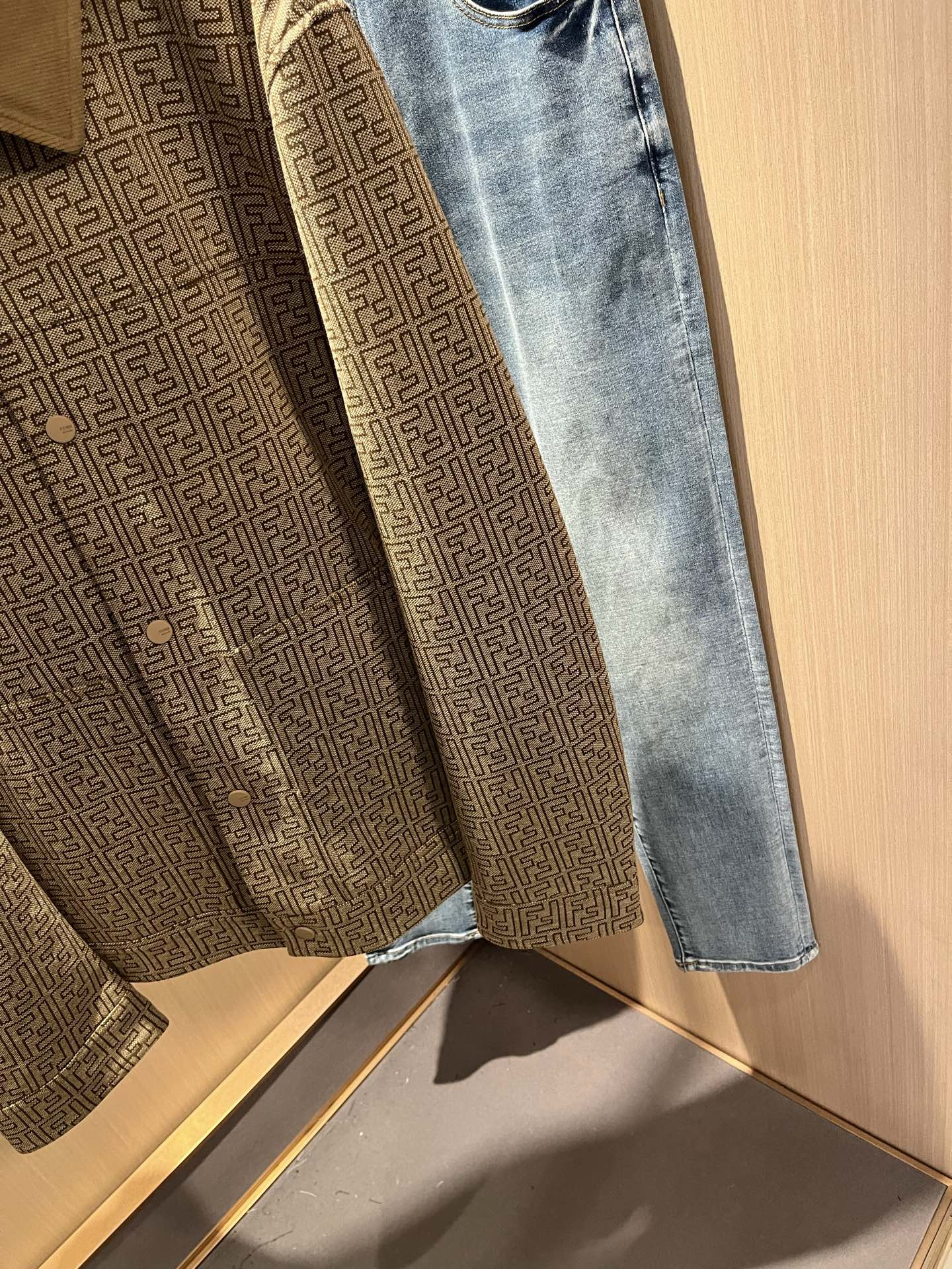 FEN*I 芬*迪 2025秋冬新款夹克外套，意大利原厂订单，FD家族人气单品，代表性十足，规格感十足的