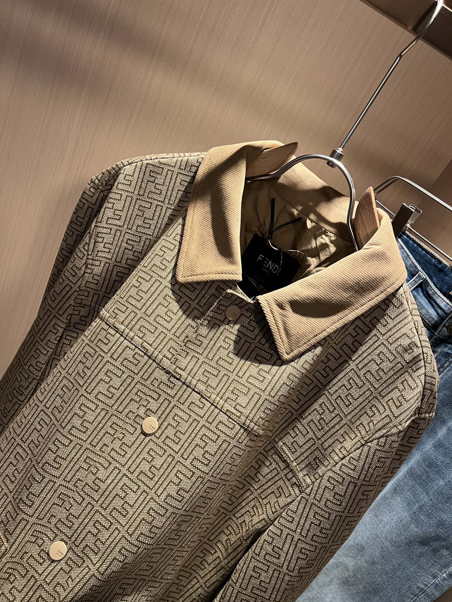 FEN*I 芬*迪 2025秋冬新款夹克外套，意大利原厂订单，FD家族人气单品，代表性十足，规格感十足的