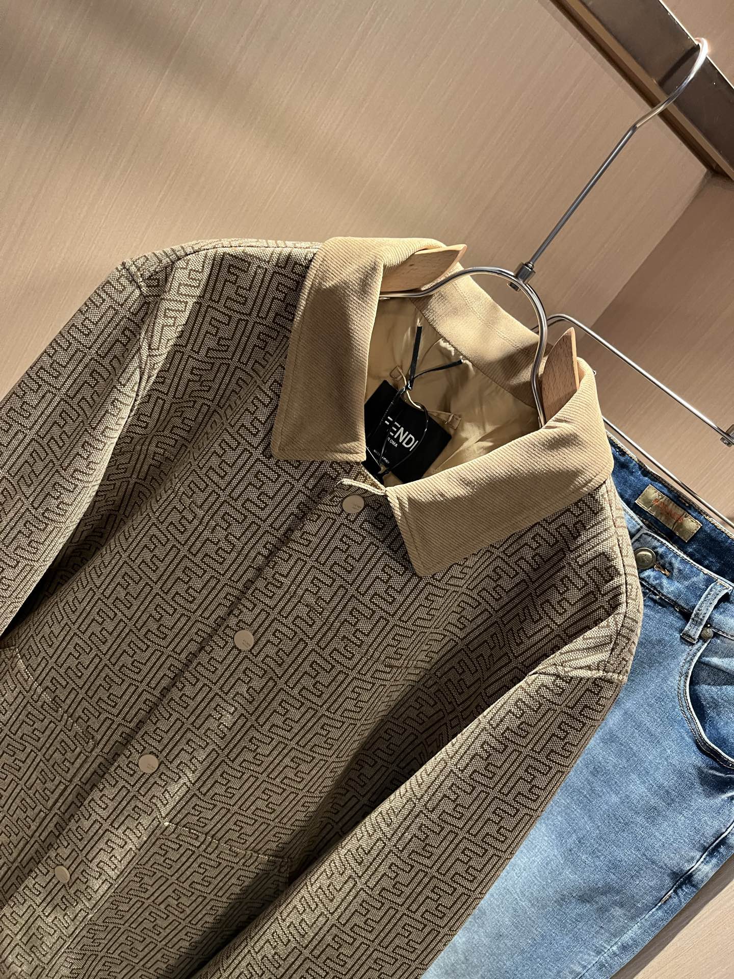 FEN*I 芬*迪 2025秋冬新款夹克外套，意大利原厂订单，FD家族人气单品，代表性十足，规格感十足的