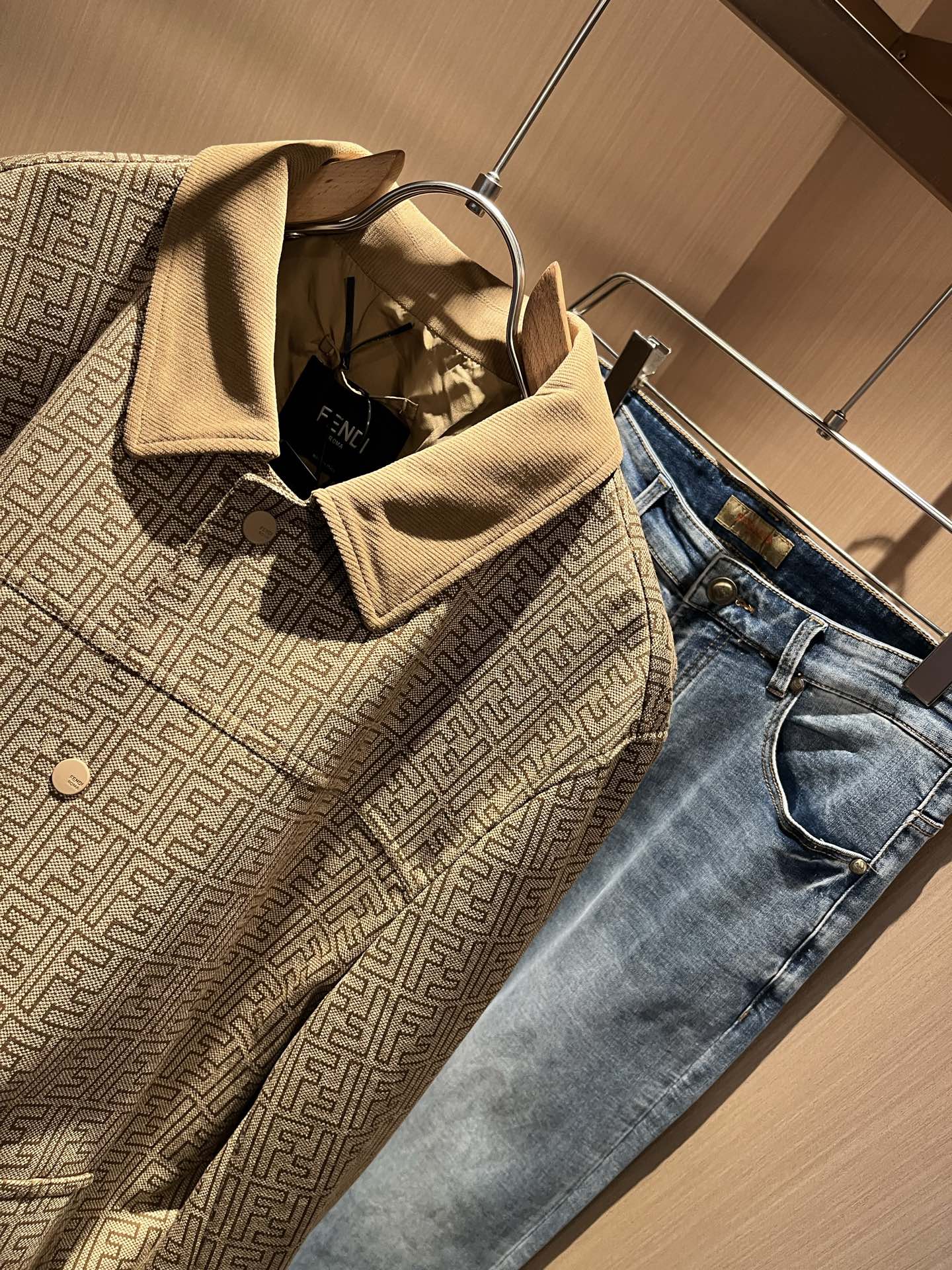 FEN*I 芬*迪 2025秋冬新款夹克外套，意大利原厂订单，FD家族人气单品，代表性十足，规格感十足的