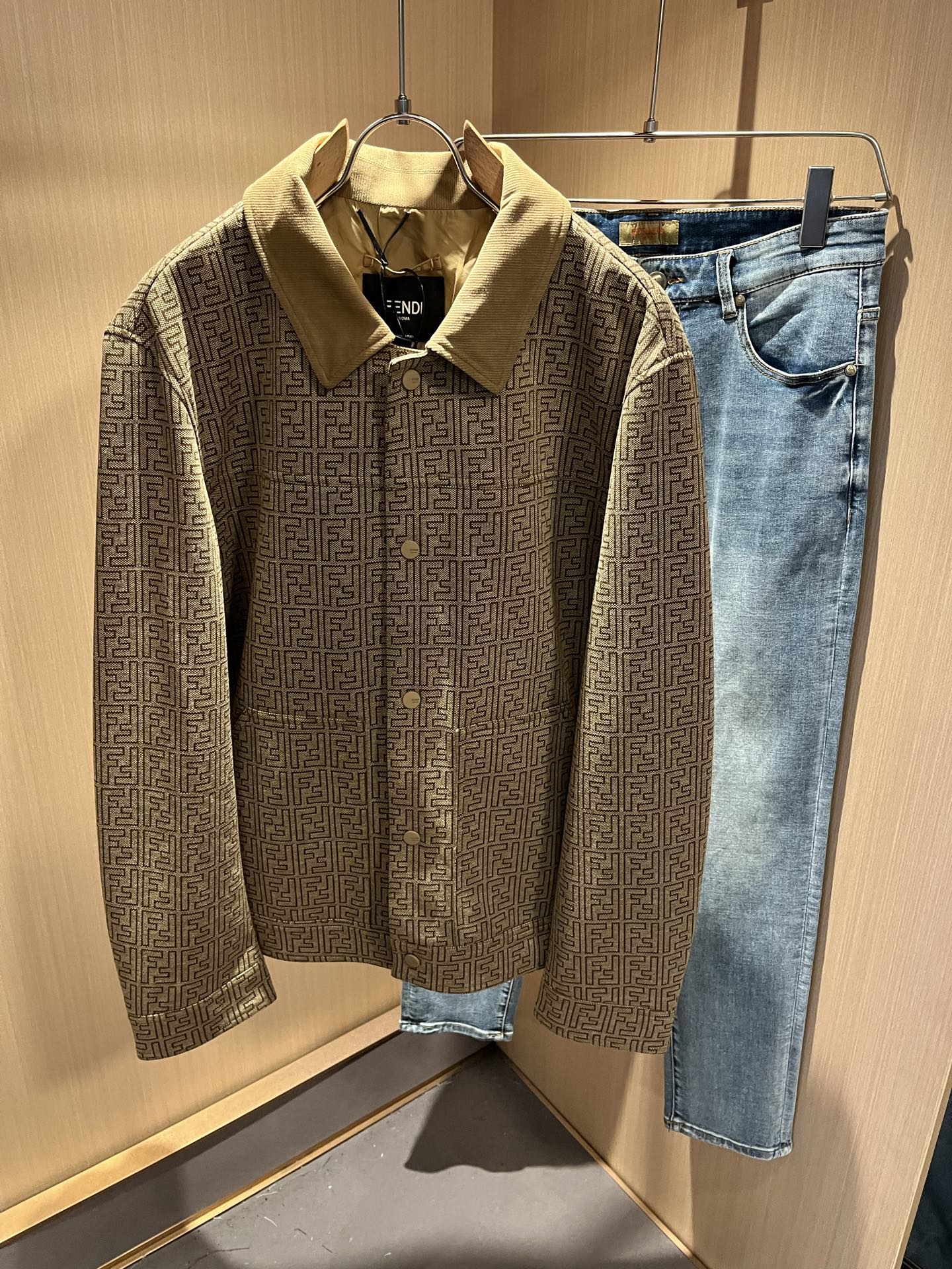 FEN*I 芬*迪 2025秋冬新款夹克外套，意大利原厂订单，FD家族人气单品，代表性十足，规格感十足的