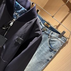 LouisVuitt*路易*登 ⚠️双面夹克!2025秋冬新品最新款夹克外套,立体老花图案装夹克外套! LouisVuitt*路易*登 ⚠️双面夹克!2025秋冬新品最新款夹克外套,立体老花图案装夹克外套!