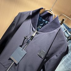 LouisVuitt*路易*登 ⚠️双面夹克!2025秋冬新品最新款夹克外套,立体老花图案装夹克外套! LouisVuitt*路易*登 ⚠️双面夹克!2025秋冬新品最新款夹克外套,立体老花图案装夹克外套!