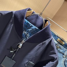 LouisVuitt*路易*登 ⚠️双面夹克!2025秋冬新品最新款夹克外套,立体老花图案装夹克外套! LouisVuitt*路易*登 ⚠️双面夹克!2025秋冬新品最新款夹克外套,立体老花图案装夹克外套!