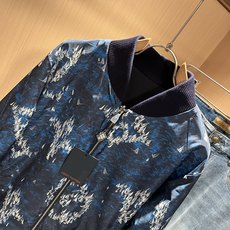 LouisVuitt*路易*登 ⚠️双面夹克!2025秋冬新品最新款夹克外套,立体老花图案装夹克外套! LouisVuitt*路易*登 ⚠️双面夹克!2025秋冬新品最新款夹克外套,立体老花图案装夹克外套!