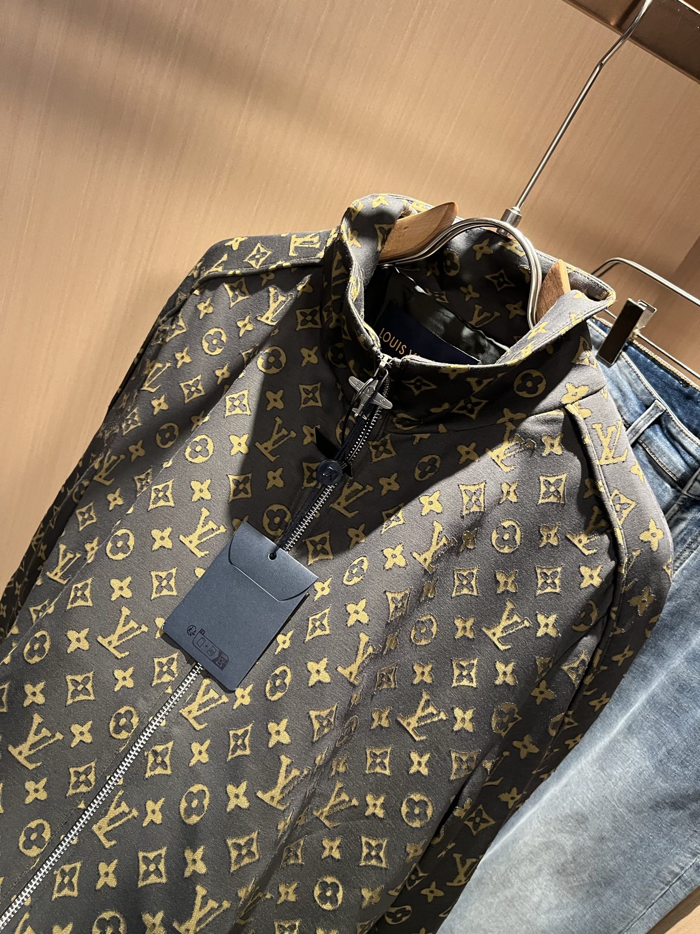 Louis Vuit*on 路易*登 2025秋冬新款轻奢男女同款👫牛仔夹克外套，路易家族的新高端，细节