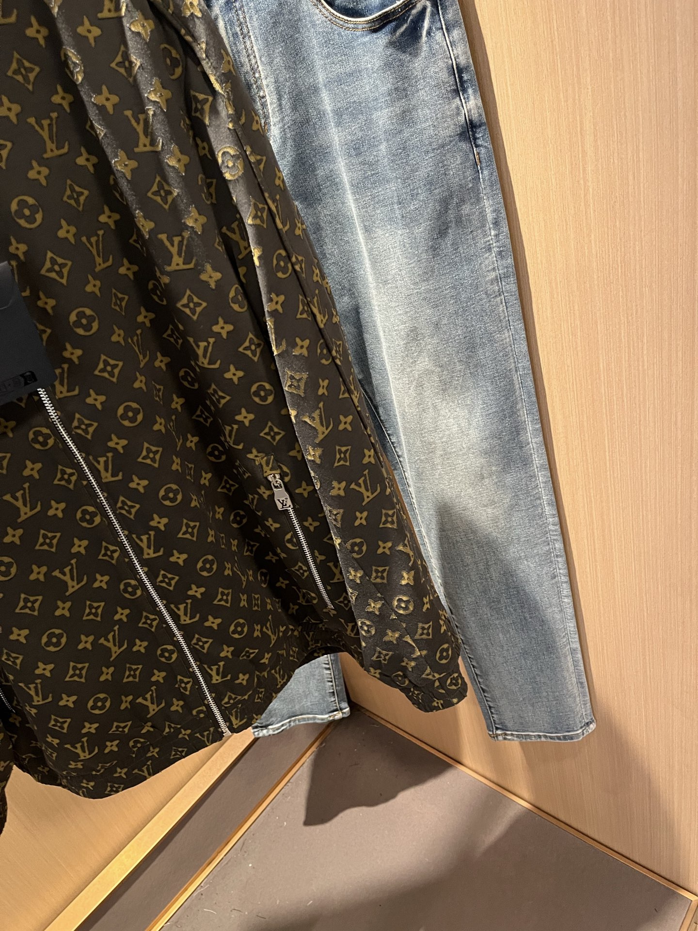 Louis Vuit*on 路易*登 2025秋冬新款轻奢男女同款👫牛仔夹克外套，路易家族的新高端，细节