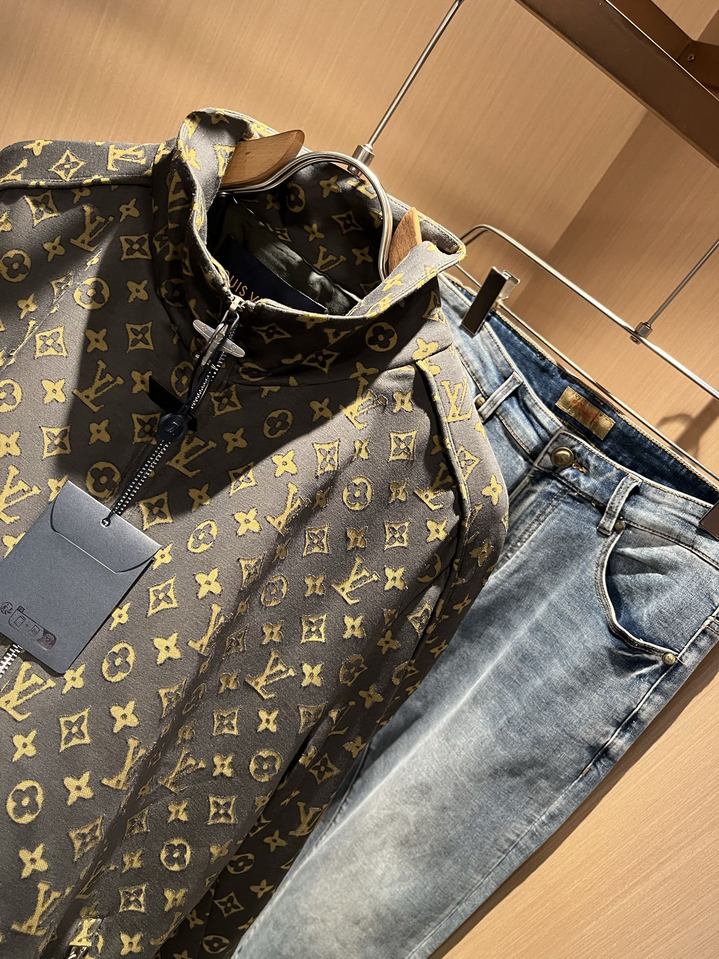 Louis Vuit*on 路易*登 2025秋冬新款轻奢男女同款👫牛仔夹克外套，路易家族的新高端，细节