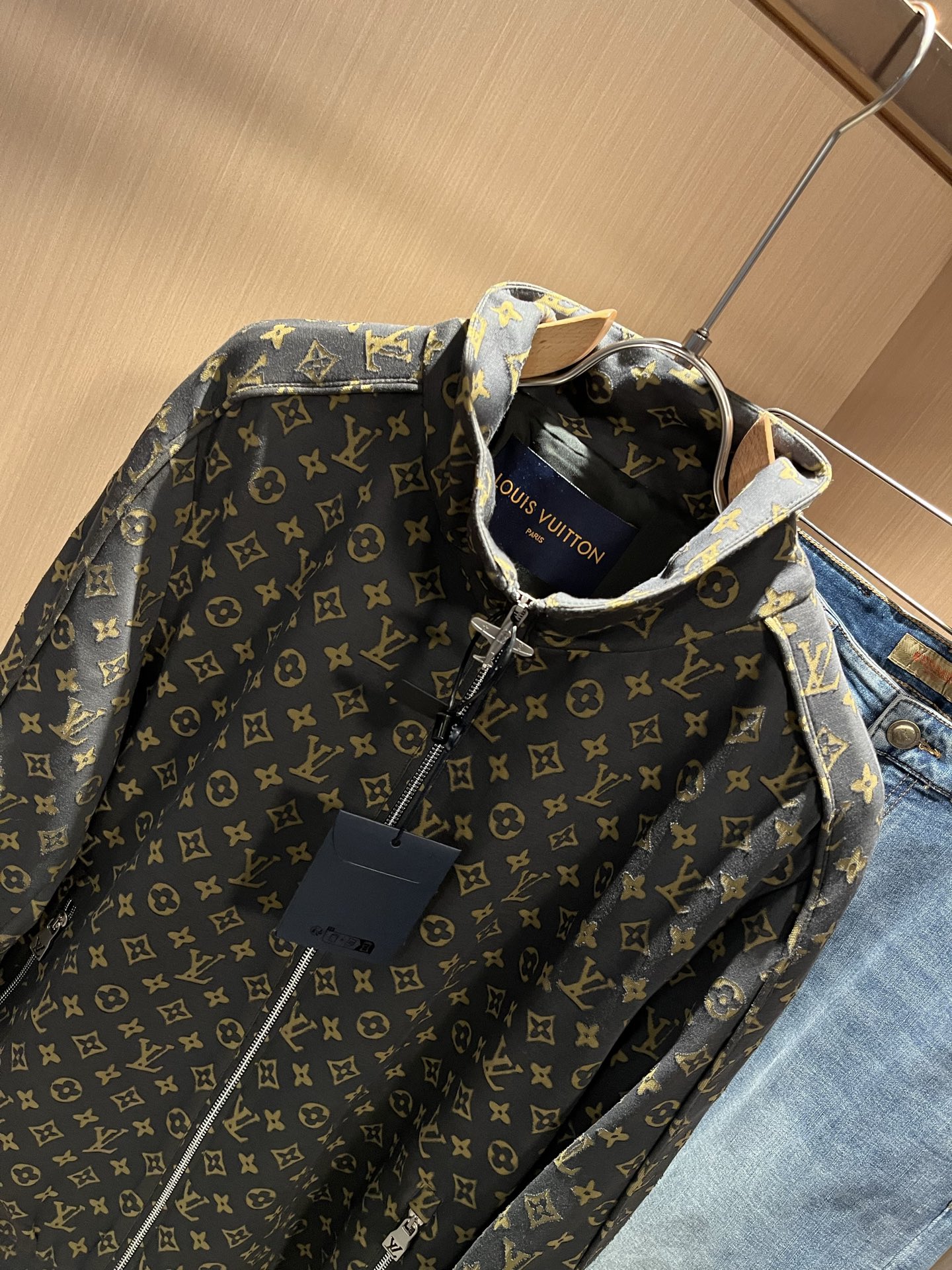 Louis Vuit*on 路易*登 2025秋冬新款轻奢男女同款👫牛仔夹克外套，路易家族的新高端，细节