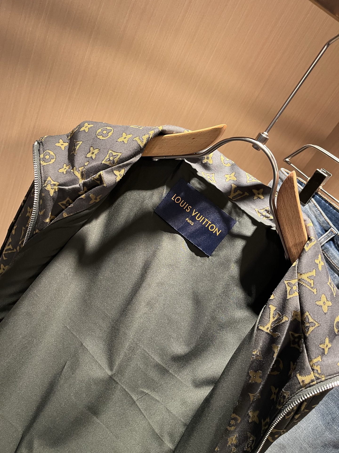 Louis Vuit*on 路易*登 2025秋冬新款轻奢男女同款👫牛仔夹克外套，路易家族的新高端，细节