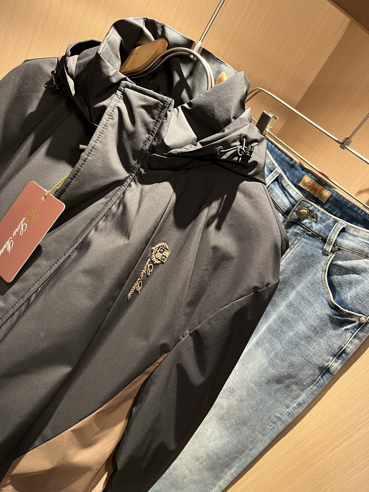 Loro Piana诺悠翩雅 2025秋冬新品男士休闲夹克外套，外贸公司订单！客供聚酯纤维材质，胸前lo