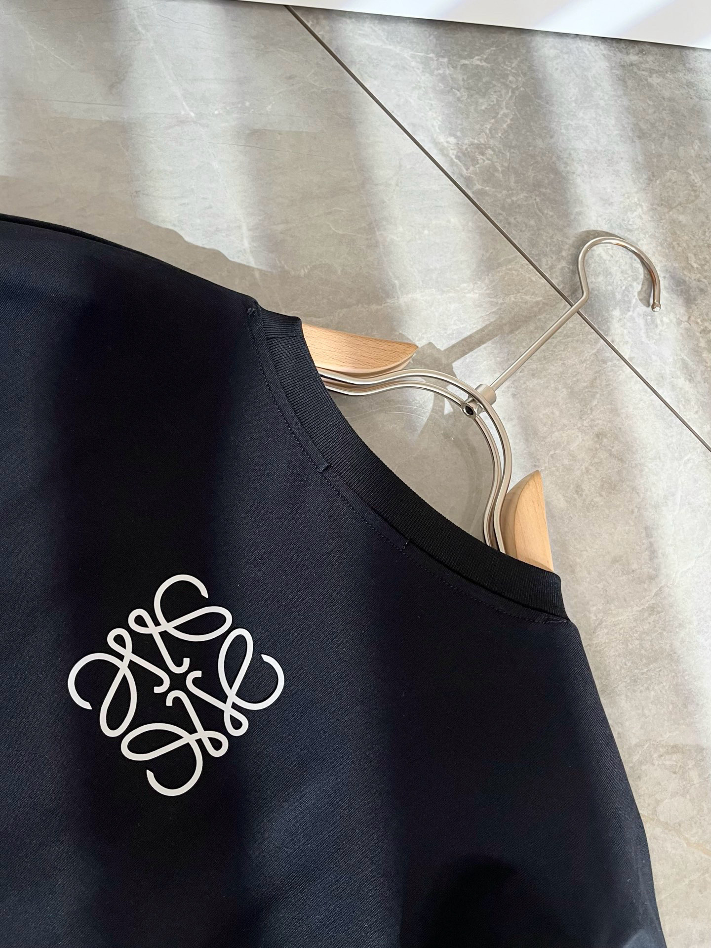 LOE*WE罗*威 2025春夏新款男女同款👫短袖T恤，意大利原厂订单渠道，极具个性高级风，标志logo