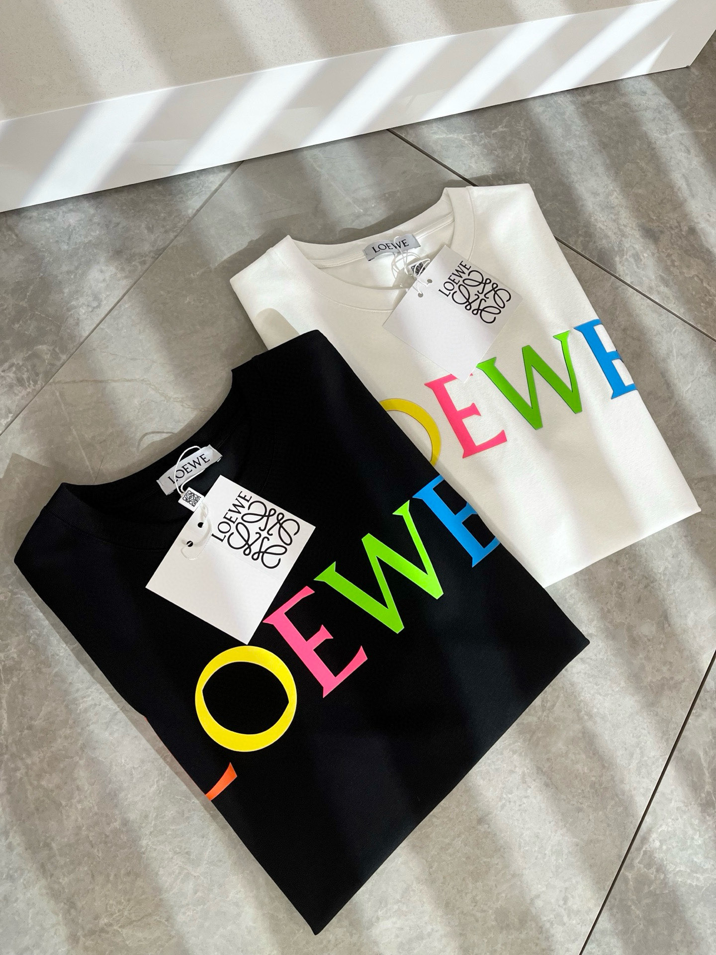 LOE*WE罗*威 2025春夏新款男女同款👫短袖T恤，意大利原厂订单渠道，极具个性高级风，标志logo