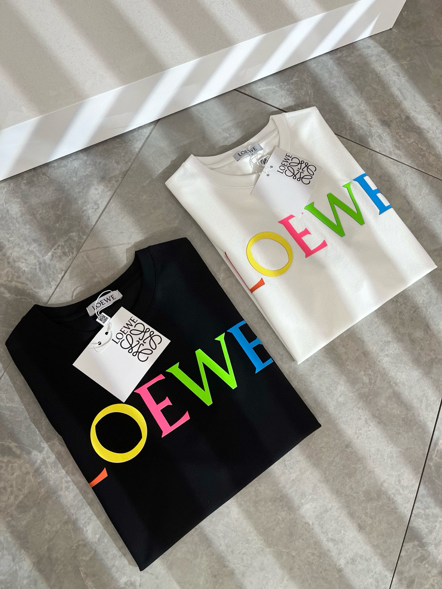 LOE*WE罗*威 2025春夏新款男女同款👫短袖T恤，意大利原厂订单渠道，极具个性高级风，标志logo